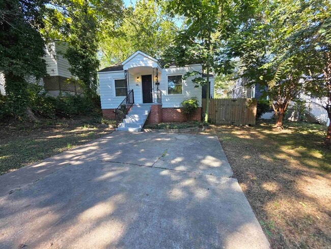 Primary Photo - 402 S Valentine St
