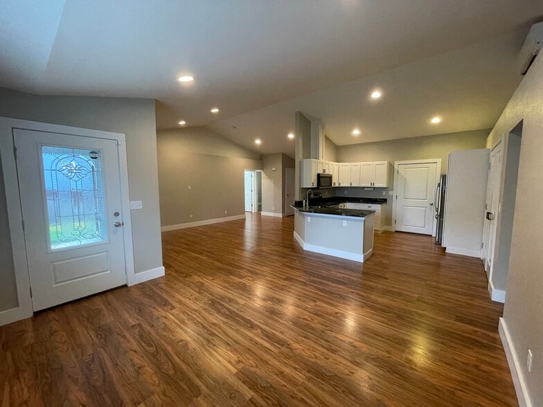 Building Photo - 627 N 3rd St