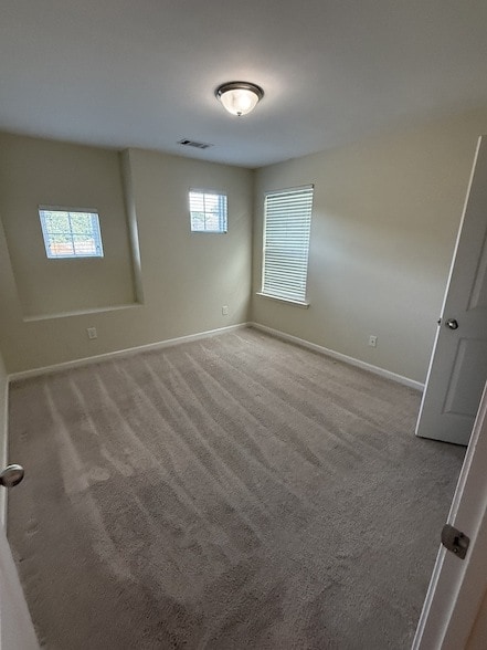 Building Photo - 1629 Robindale Dr