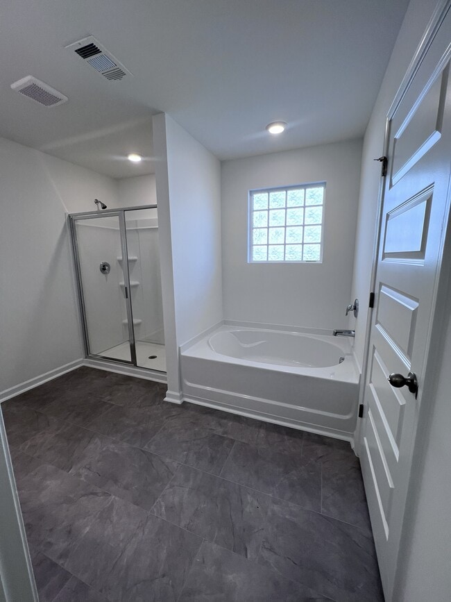 Building Photo - 6092 Knickerbocker Street