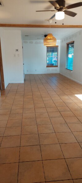 Building Photo - 2031 Beechaven Dr