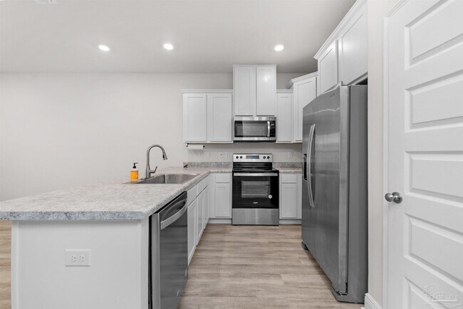 Building Photo - 6316 Grove Park Dr