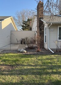 Building Photo - 9438 Ranchview Ln N