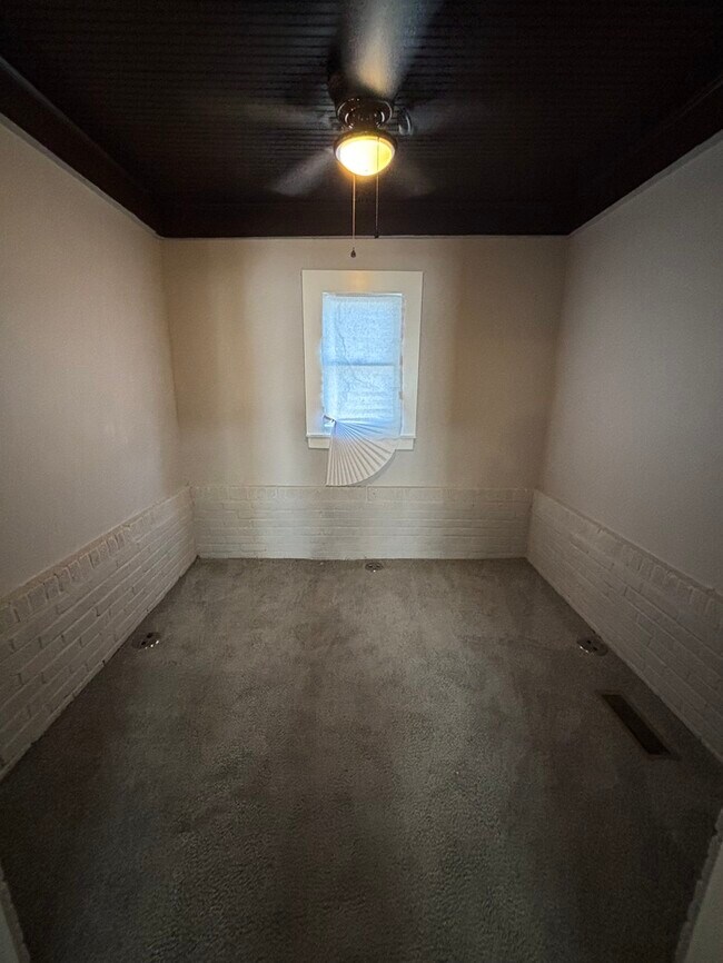 Building Photo - 4 Bedrooms