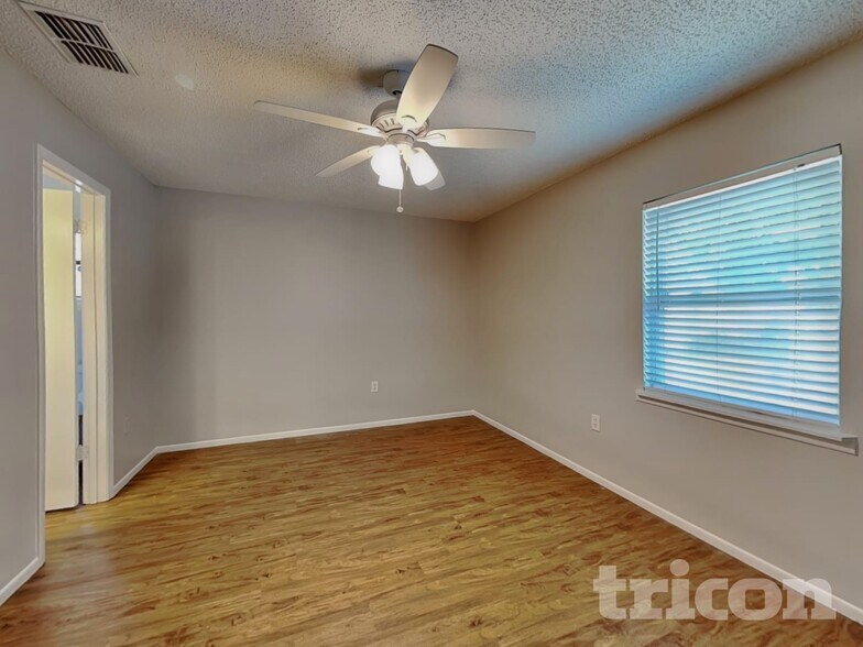 Building Photo - 3215 Timberline Rd