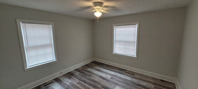 Building Photo - 3008 Peebles Dr