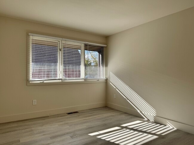 Building Photo - 110 Montoya Dr