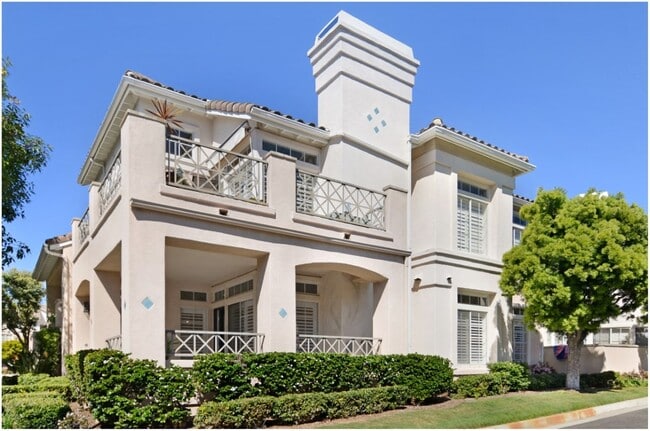 Building Photo - Fully Furnished Short Term Ocean Close Rental