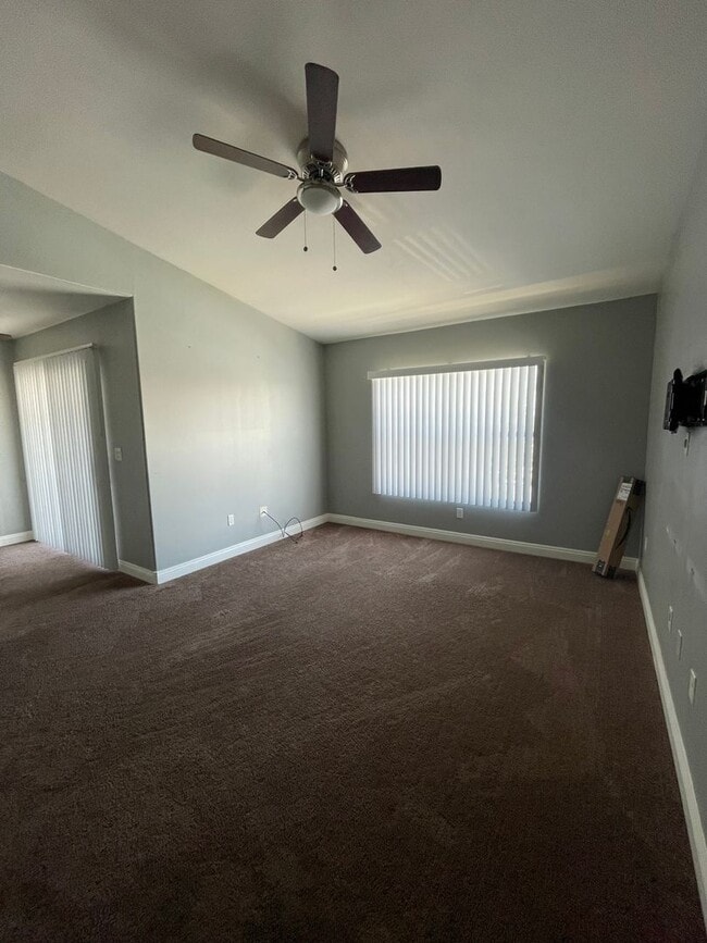 Building Photo - Cozy Condo