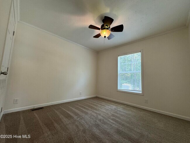 Building Photo - 162 Sandy Creek Dr