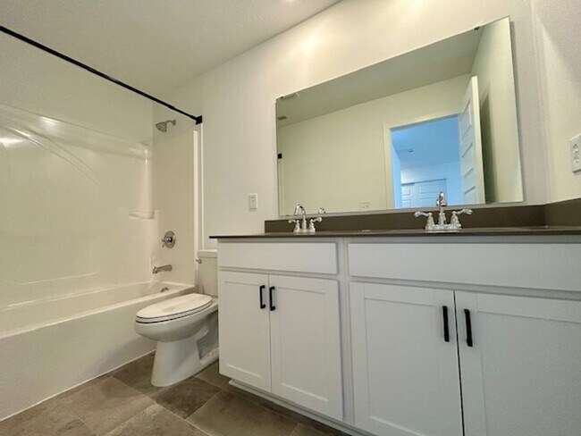 Building Photo - Beautiful Newly Built 4 Bed, 2.5 Bath Home - Loudoun Place Neighborhood