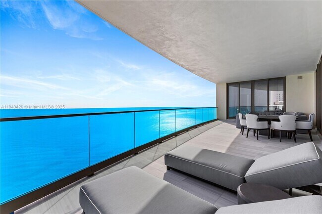 Building Photo - 17901 Collins Ave