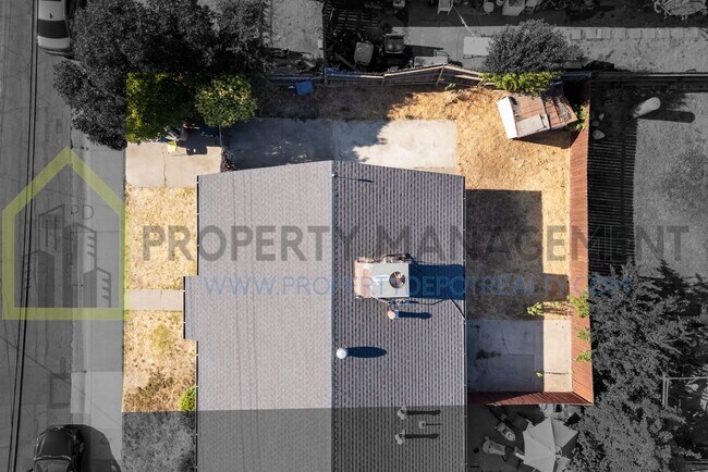 Building Photo - 73rd Street