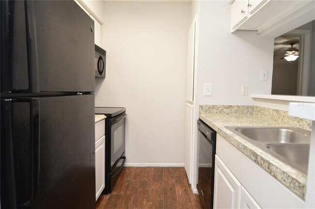 Building Photo - 8645 Fancy Finch Dr