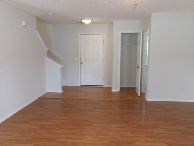 Building Photo - 3 bedroom, 2.5 bath home located in Bellegrove Preserve