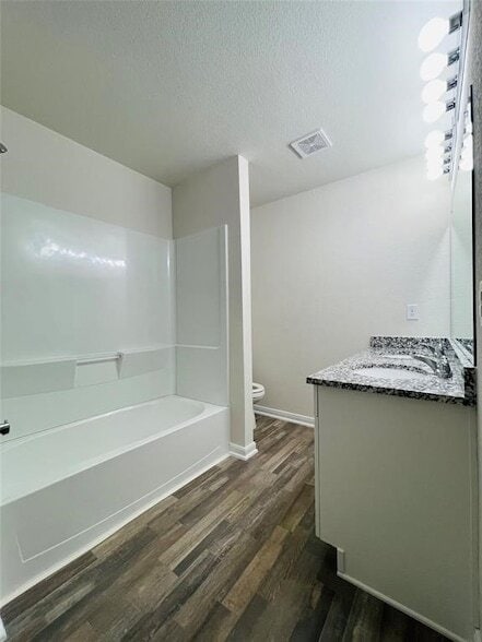 Building Photo - 203 Big Oak