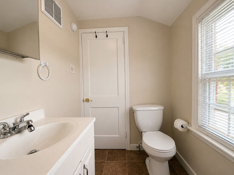 Building Photo - 430 Brimmer Ave