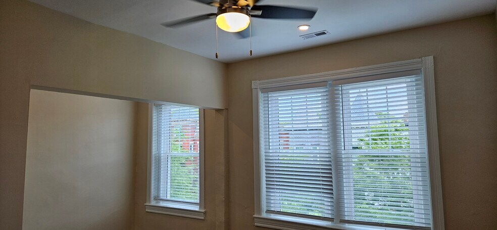 Building Photo - 2016 1st St NW