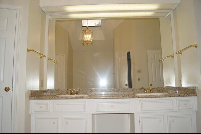 Building Photo - 22527 Wildwood Grove Dr