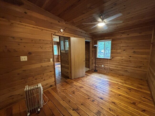 Building Photo - Private 3-bedroom home with fenced yard in Pollock Pines near amenities and Hwy-50!