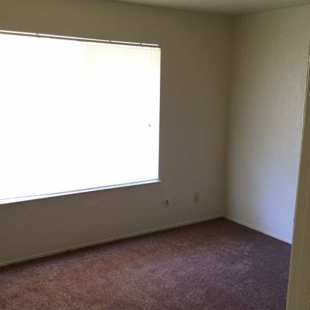 Building Photo - Triplex For Rent in Stockton