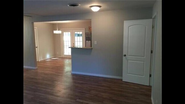 Building Photo - 311 Sheraton Ave