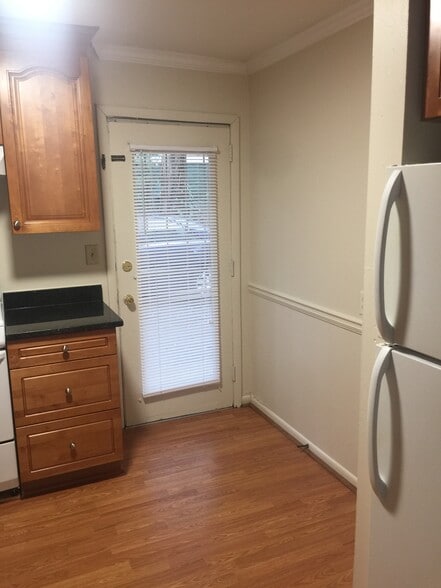 Primary Photo - 860 Monroe Dr NE