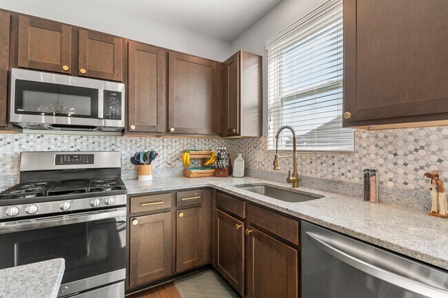 Building Photo - 2136 Wiltshire Dr