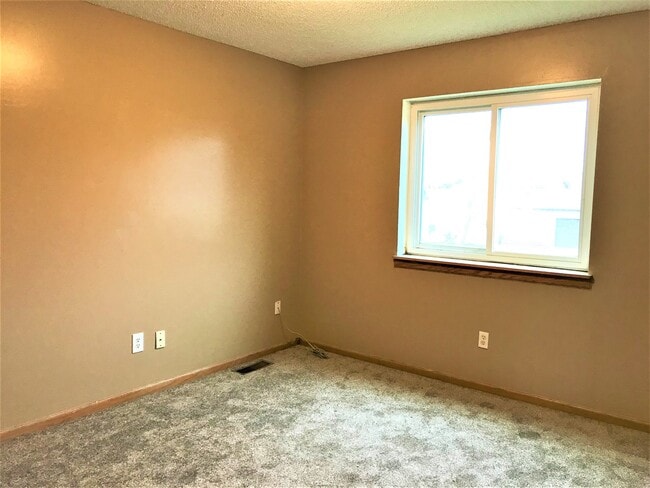 Building Photo - 9283 Oriole Ln