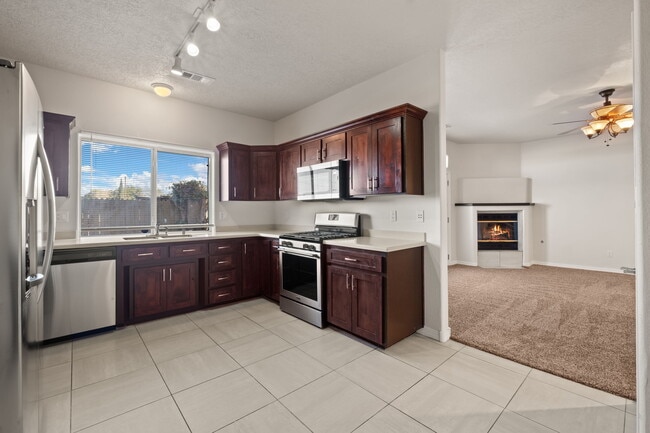Building Photo - 7101 Natalie Janae Ln NE