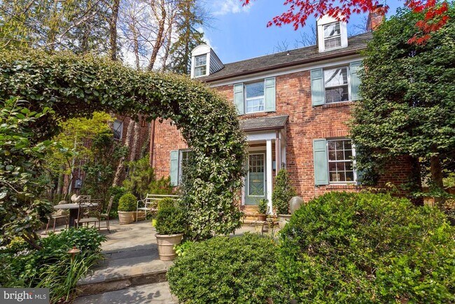 Building Photo - 3743 Upton St NW