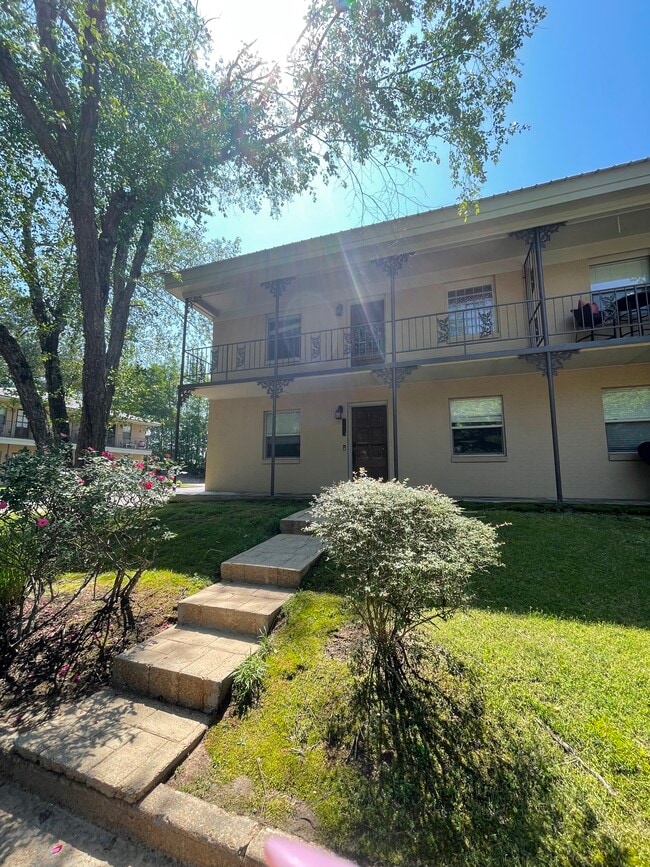 Building Photo - 114 Orleans Oak Ln