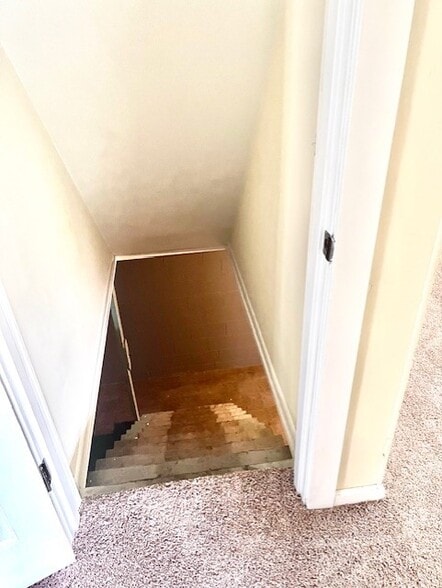 Building Photo - 1988 Vaughn St