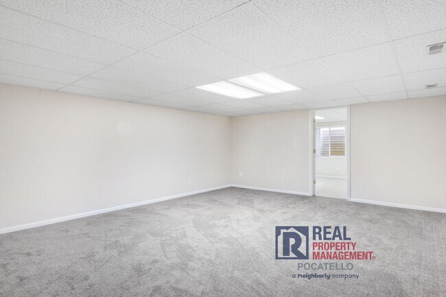 Building Photo - 4 bedroom 3 bathroom - 2 car garage -This is a must see home!