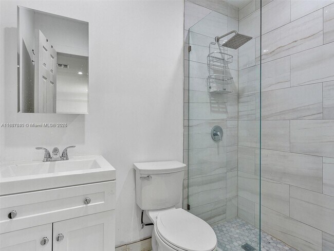 Building Photo - 947 NE 149th St