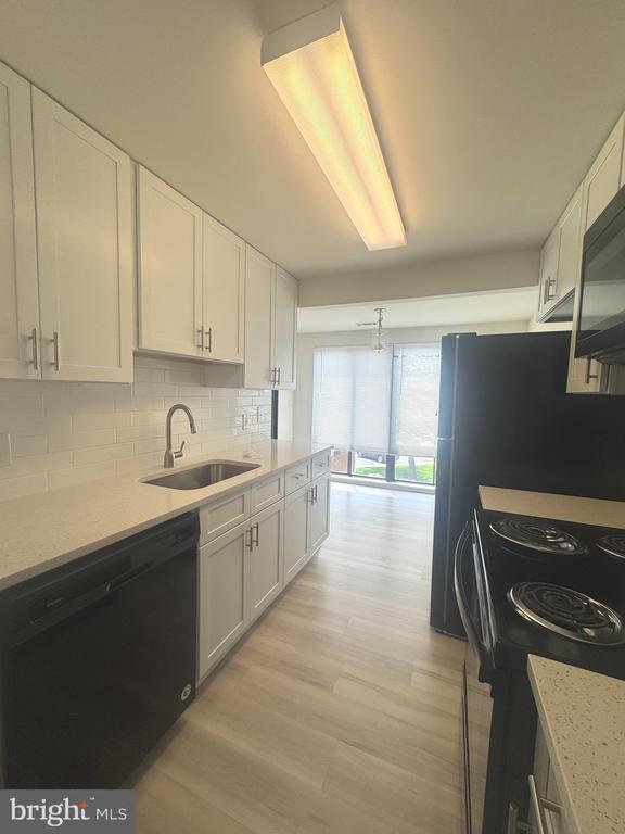 Building Photo - 18001 Chalet Dr