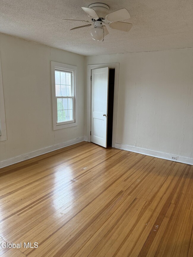 Building Photo - 60 Ash St