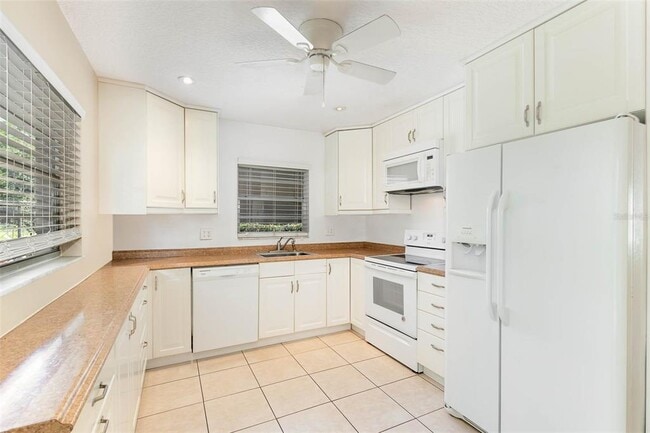 Building Photo - 823 Field St