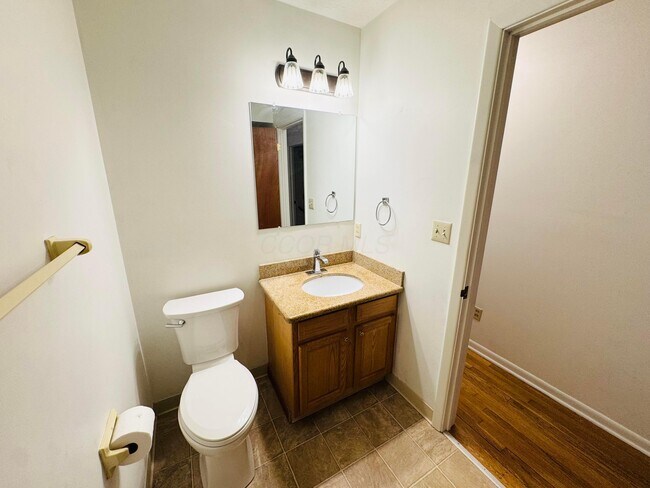 Building Photo - 1016 Lambeth Dr