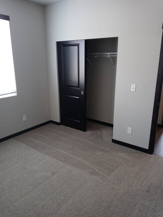 Building Photo - Beautiful 3-bedroom, 2-bath home at Woodbr...