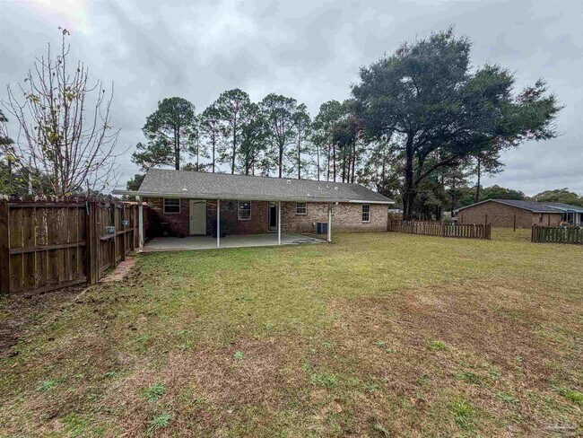 Building Photo - 420 E 10 Mile Rd