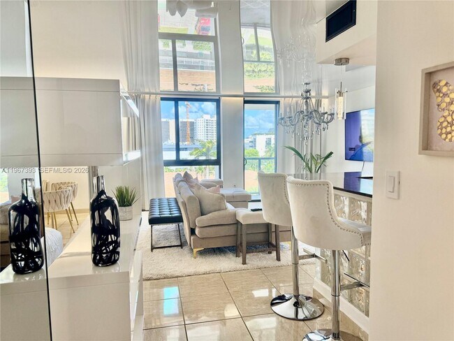 Building Photo - 9800 W Bay Harbor Dr