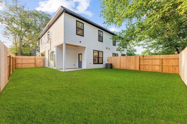 Building Photo - 518 Clinton St