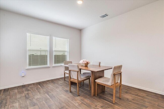 Building Photo - 125 Frogmore Lp