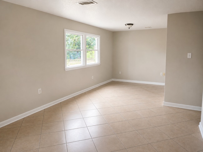 Building Photo - 5747 Pauline Dr