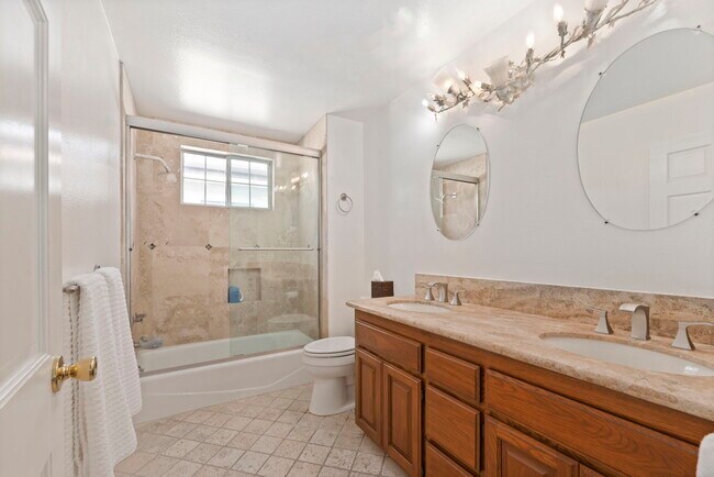 Building Photo - 669 35th St