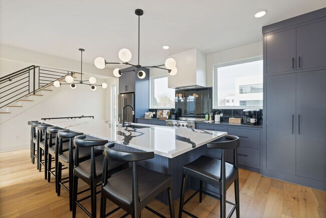 Building Photo - 1117 3rd Ave S