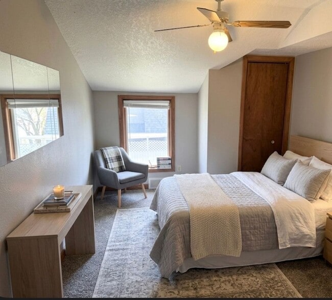 Building Photo - Spacious 5BR Home Near Drake — Porch, Garage & Tons of Space