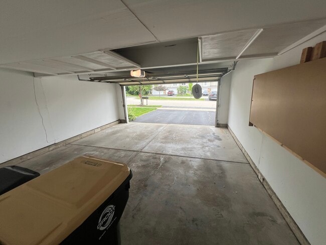 Building Photo - 1553 E Baronet Ln