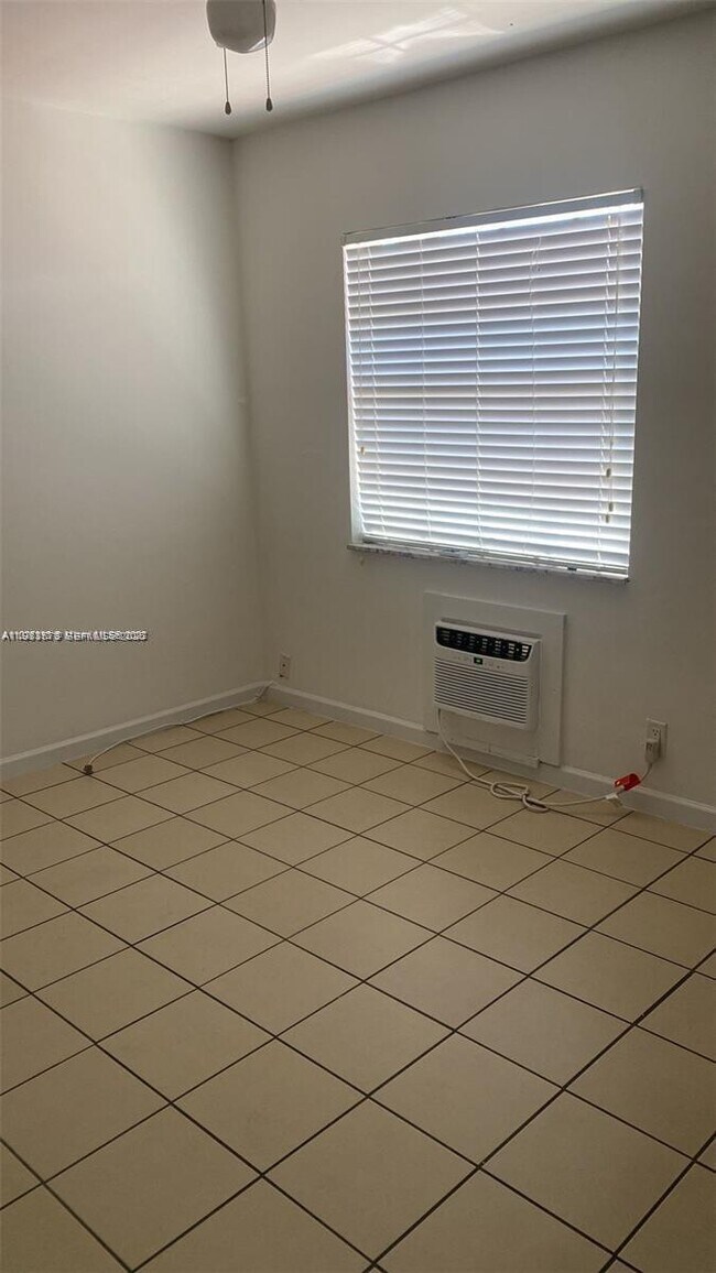 Building Photo - 200 NE 45th St